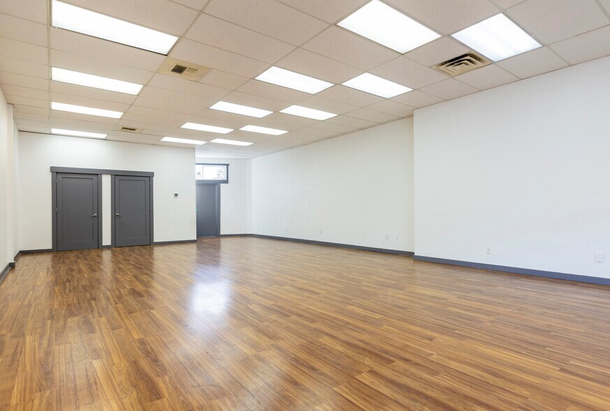 More Photos Of 11730 15th Ave NE, Seattle Freestanding For Lease