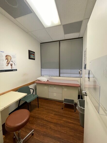 More Photos Of 98-1247 Kaahumanu St, Aiea Office For Sale