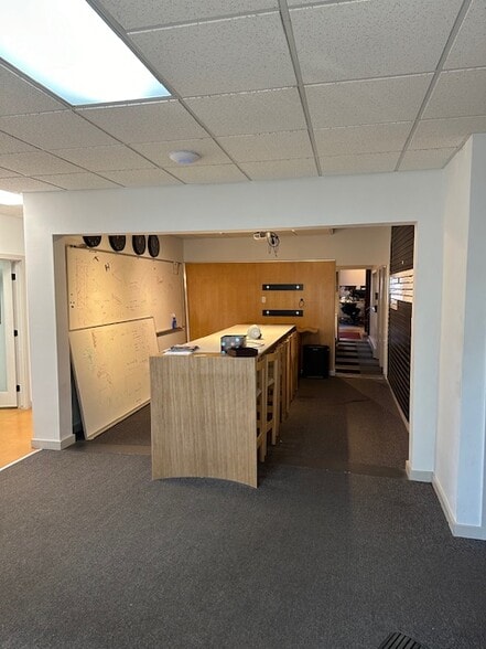 More Photos Of 9 Hale Spring Rd, Plaistow Manufacturing For Lease