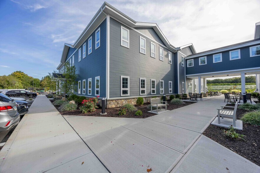 More Photos Of 28 Branford Rd, North Branford Medical For Sale