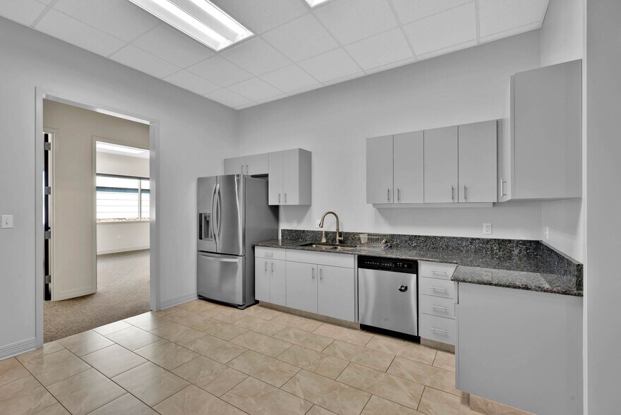 More Photos Of 8509 Line Ave, Shreveport Office For Sale
