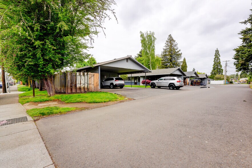 More Photos Of 1049 SE Walnut St, Hillsboro Apartments For Sale