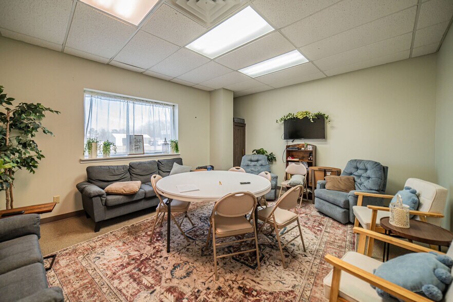More Photos Of 3530 Park Plaza Rd, Paducah Flex For Lease