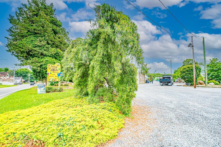 More Photos Of 185 N Country Rd, Mount Sinai Garden Center For Sale