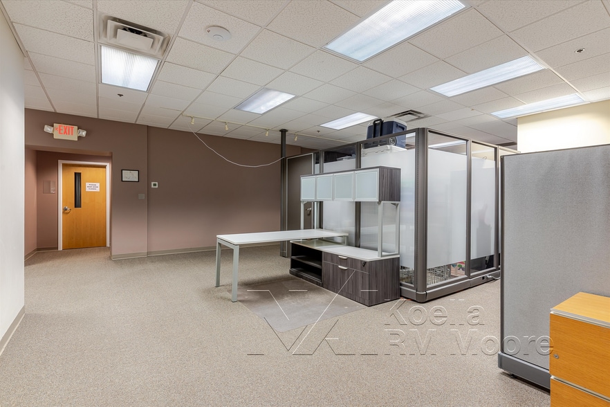 More Photos Of 17 Market Sq, Knoxville Storefront Retail Office For Sale