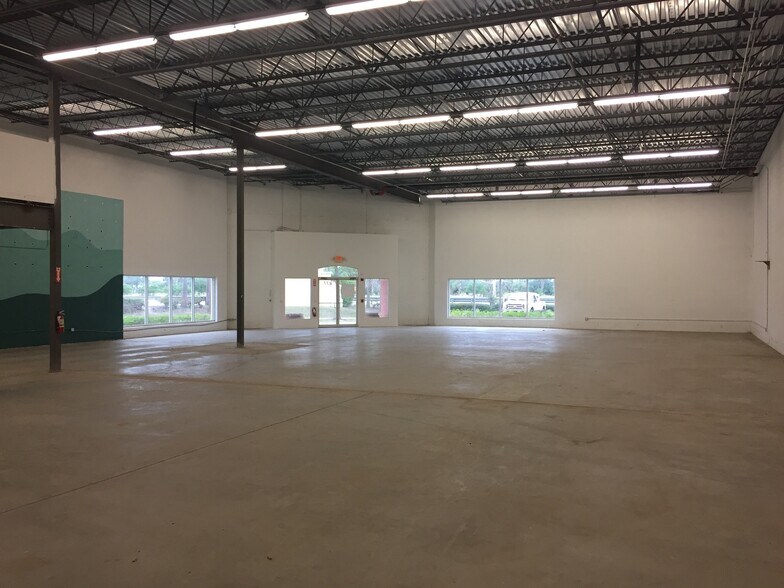 More Photos Of 801-893 Kings Hwy, Fort Pierce Light Manufacturing For Lease