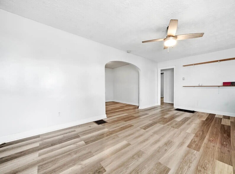 More Photos Of 5701 S 3rd St, Louisville Office Residential For Sale