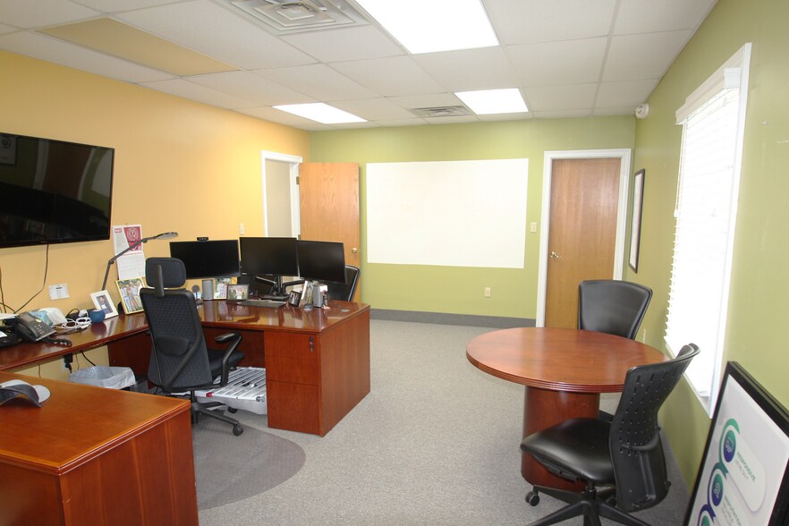 More Photos Of 150 Smokerise Dr, Wadsworth Office Residential For Sale