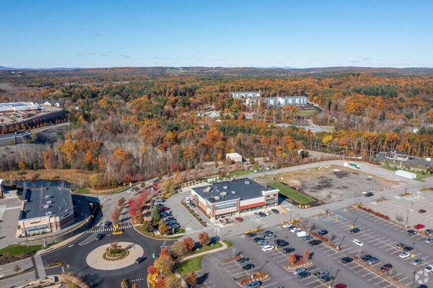 More Photos Of 1 Highland Cmn W, Hudson Unknown For Lease