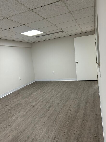 More Photos Of 8410-8432 NW 61st St, Miami Light Manufacturing For Lease