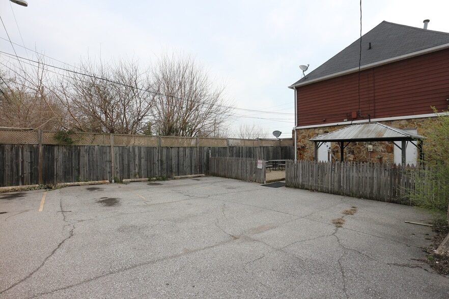More Photos Of 2202 N Illinois St, Indianapolis Storefront Retail Office For Lease