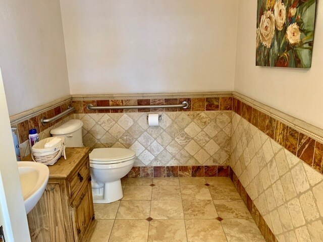 More Photos Of 2415 E Empire St, Cortez Storefront Retail Office For Sale