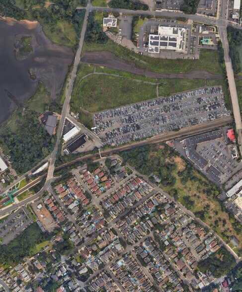 More Photos Of 1 Nassau Pl, Staten Island Warehouse For Lease