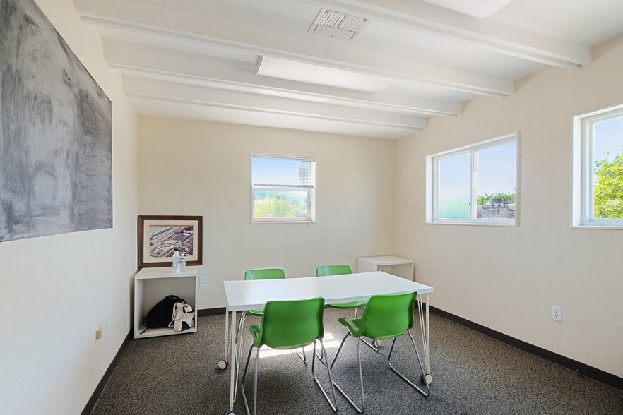 More Photos Of 530-540 Louisa St, New Orleans Distribution For Lease