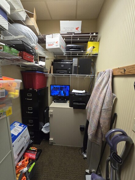 More Photos Of 2755 10th Ave N, Grand Forks Office For Sale