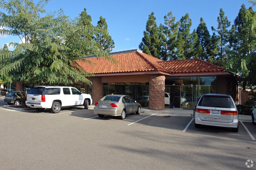 More Photos Of 1596 N Moorpark Rd, Thousand Oaks Bank For Lease
