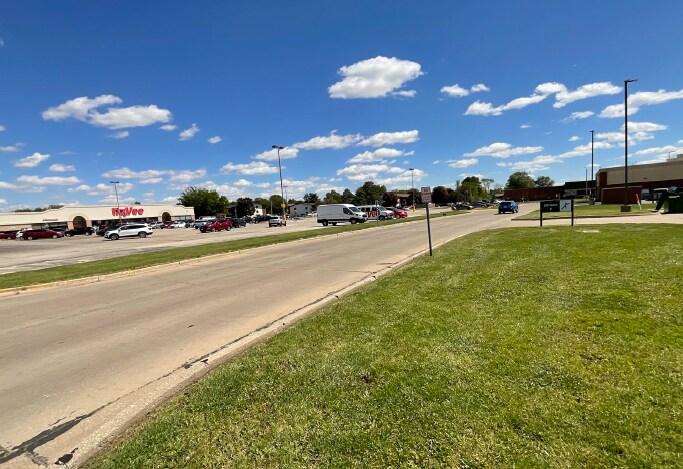 More Photos Of 1980 National Blvd, Galesburg Office For Sale