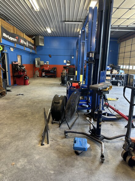 More Photos Of 2425 Herr St, Harrisburg Auto Repair For Sale