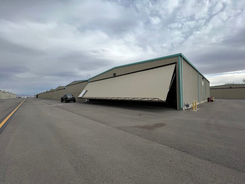 More Photos Of 2730 Airport Dr, North Las Vegas Airplane Hangar For Sale