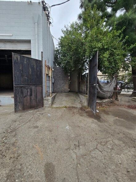 More Photos Of 7704 Clybourn Ave, Sun Valley Manufacturing For Sale