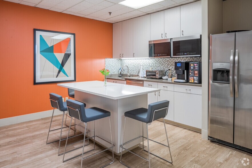 More Photos Of 231 S Bemiston Ave, Clayton Coworking Space