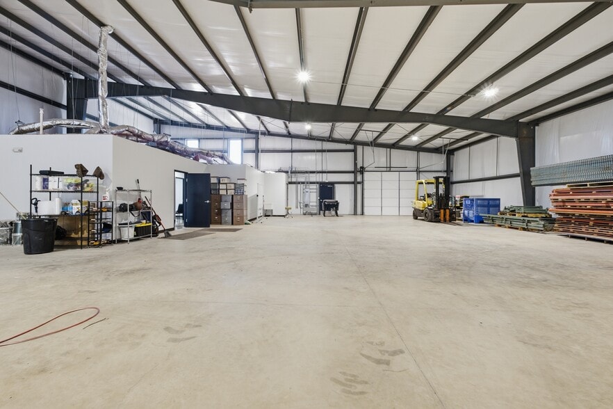 More Photos Of 8524 N Sooner Rd, Oklahoma City Industrial For Lease