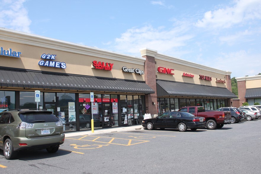 More Photos Of 109-143 Commons Dr, Franklin General Retail For Lease