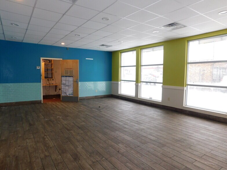 More Photos Of 7320 W Good Hope Rd, Milwaukee Fast Food For Lease