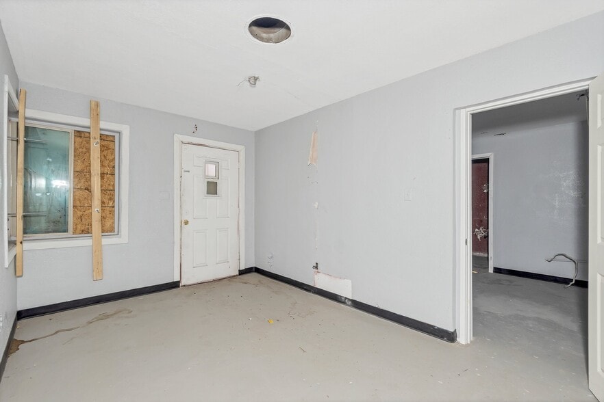 More Photos Of 1945 W Van Buren, Phoenix Hotel For Sale