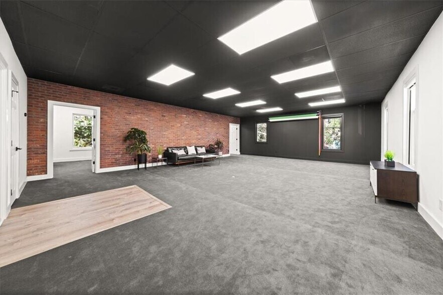More Photos Of 6111 Peachtree Dunwoody Rd NE, Atlanta Medical For Sale