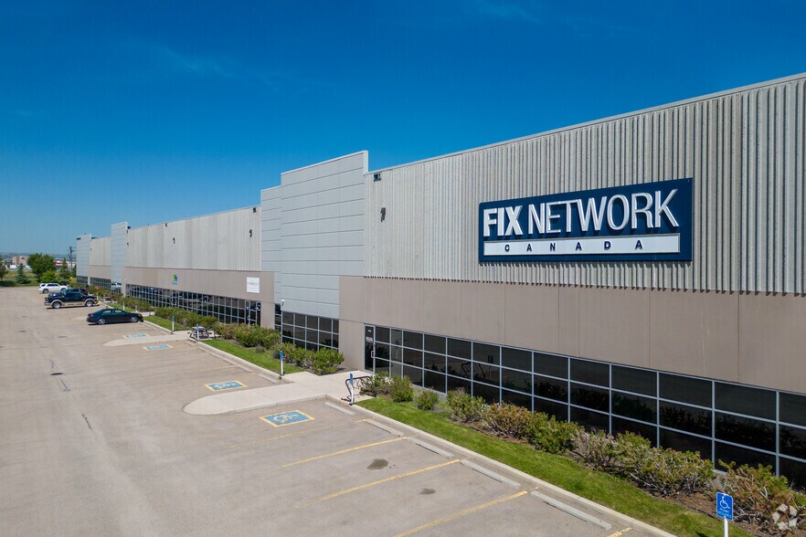 More Photos Of 10707 25th St NE, Calgary Warehouse For Lease