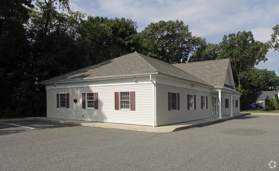 More Photos Of 500 Hallock Ave, Port Jefferson Station Medical For Lease