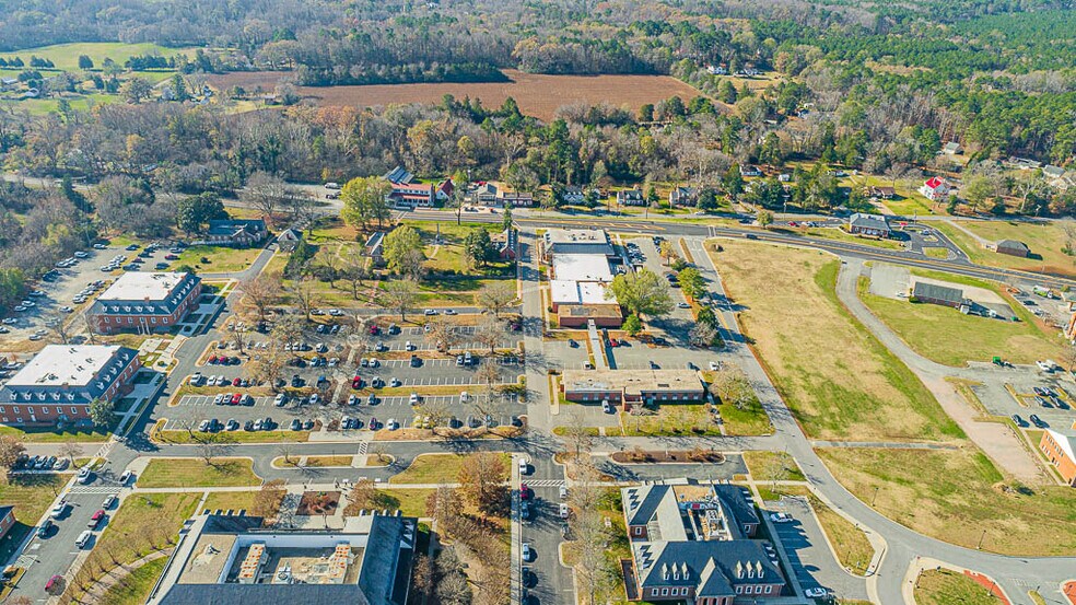 More Photos Of 13185 Hanover Courthouse Rd, Hanover Freestanding For Lease