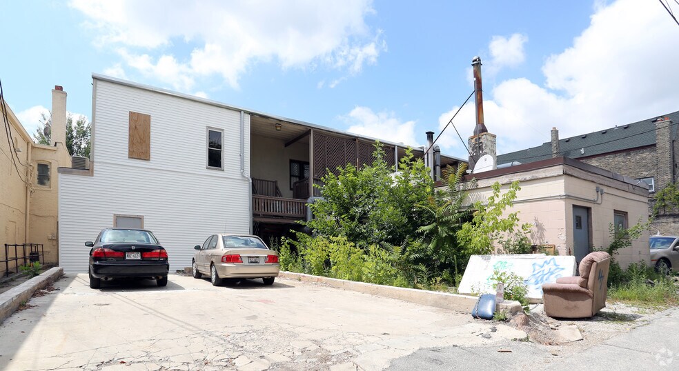 More Photos Of 2850-2862 N Oakland Ave, Milwaukee Storefront Retail Residential For Lease