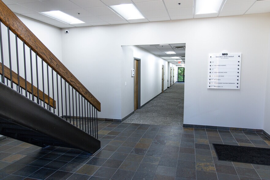 More Photos Of 825 Northgate Blvd, New Albany Office For Sale