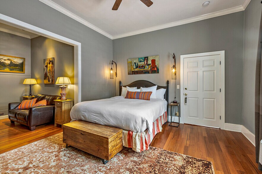 More Photos Of 240 E California St, Jacksonville Hotel For Sale