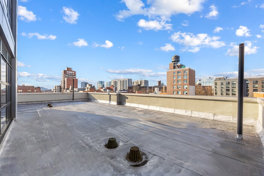 More Photos Of 13320 41st Rd, Flushing Office For Sale