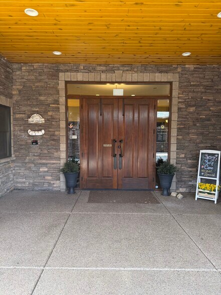 More Photos Of 2450 S White Mountain Rd, Show Low Showroom For Lease