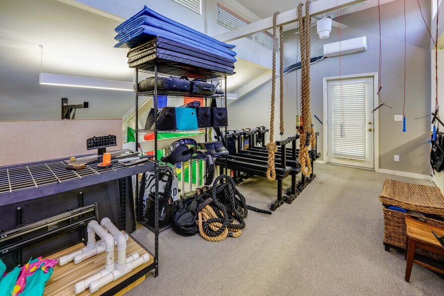 More Photos Of 423 N Lemon Ave, Sarasota Freestanding For Sale