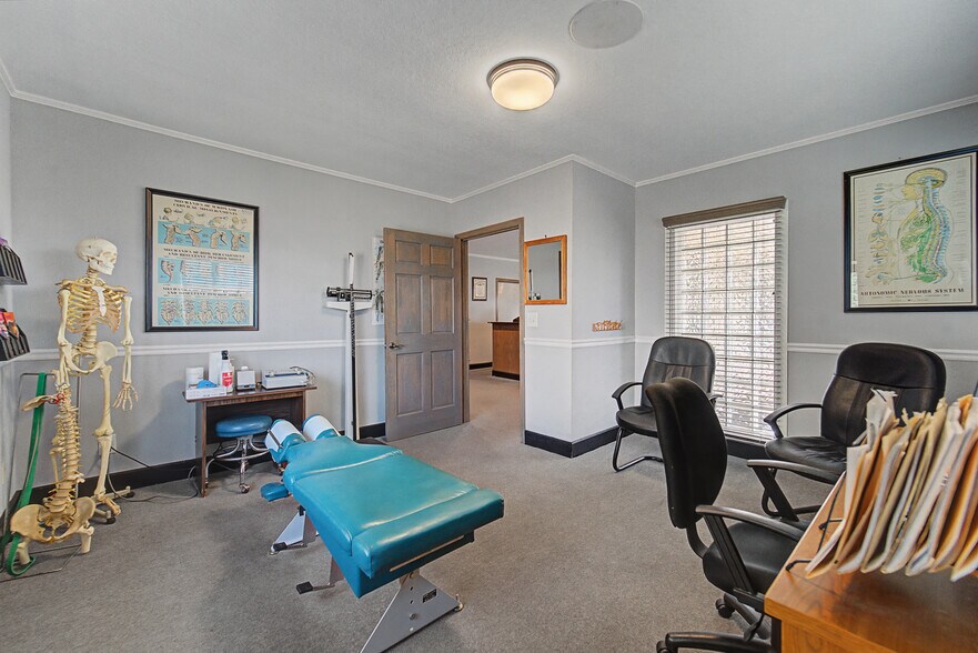 More Photos Of 156 White Oak St, Franklin Medical For Sale