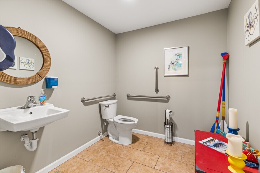 More Photos Of 30387 Cedar Neck Rd, Ocean View Flex For Sale