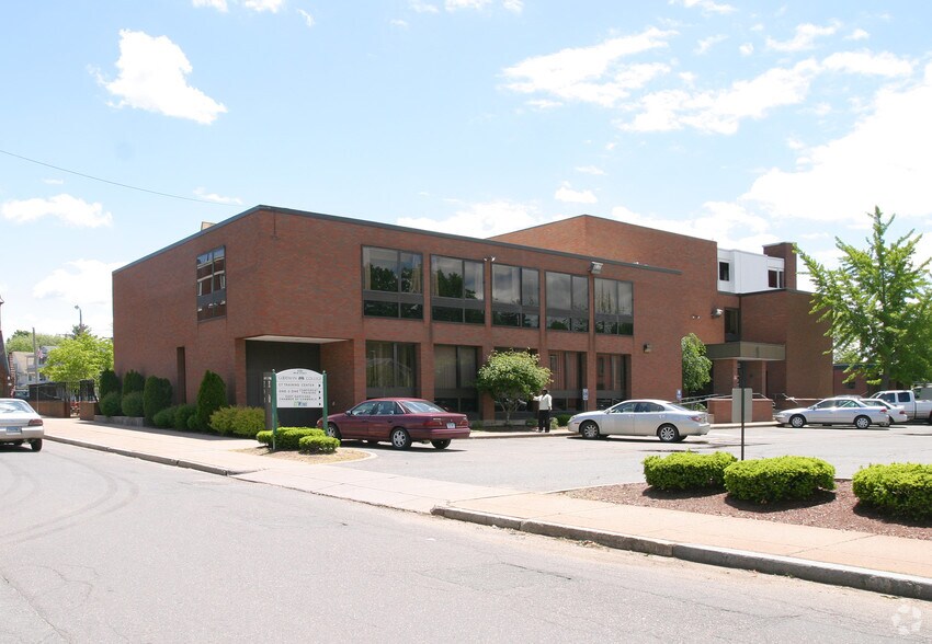 More Photos Of 1137 Main St, East Hartford Office For Lease
