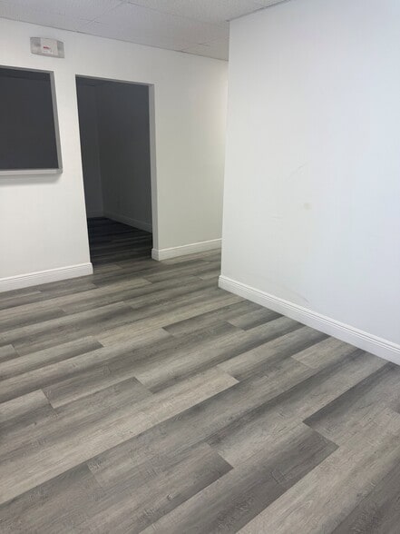 More Photos Of 3908 N 29th Ave, Hollywood Warehouse For Lease