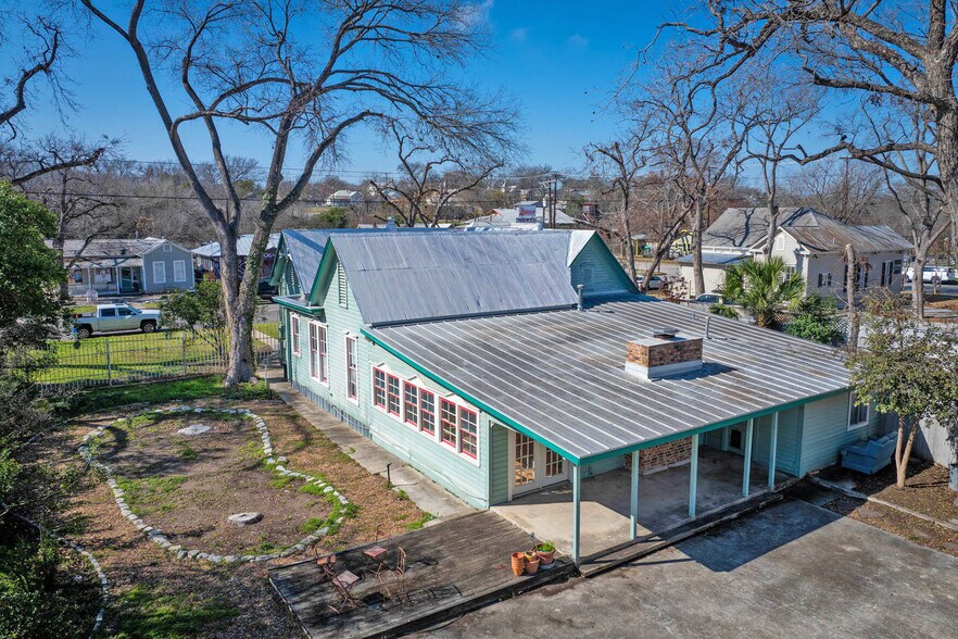 More Photos Of 633 S Castell Ave, New Braunfels Office Residential For Sale