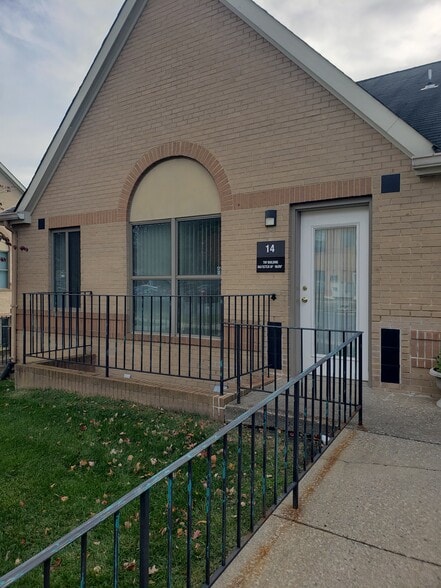 More Photos Of 14 Executive Park Ct, Germantown Office For Sale
