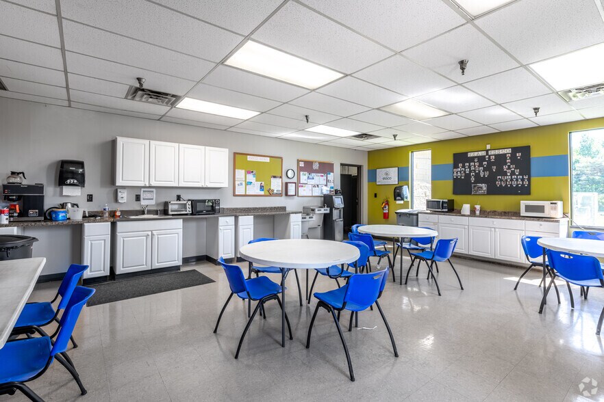 More Photos Of 1933 Highland Rd, Twinsburg Manufacturing For Sale