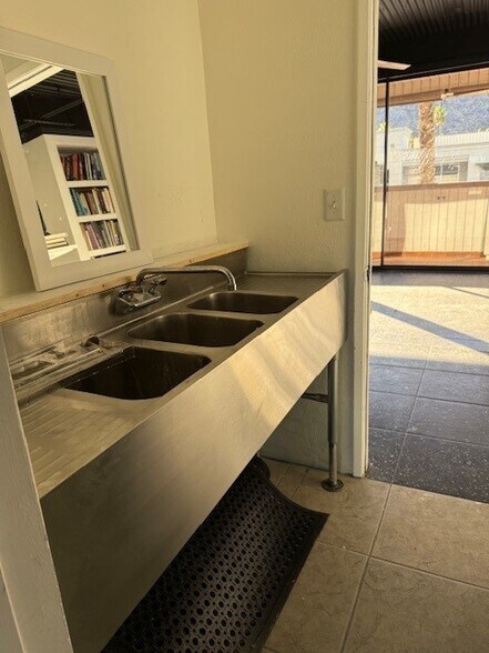 More Photos Of 1000 S Palm Canyon Dr, Palm Springs Medical For Lease