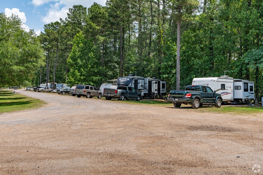 More Photos Of 5750 I 55 South, Byram Storefront For Sale