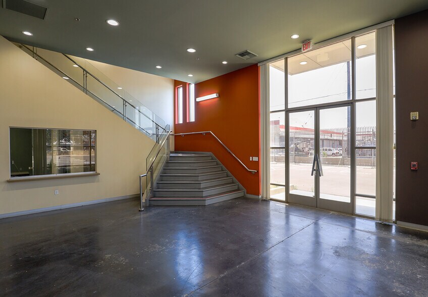 More Photos Of 1807 E 48th Pl, Los Angeles Warehouse For Lease