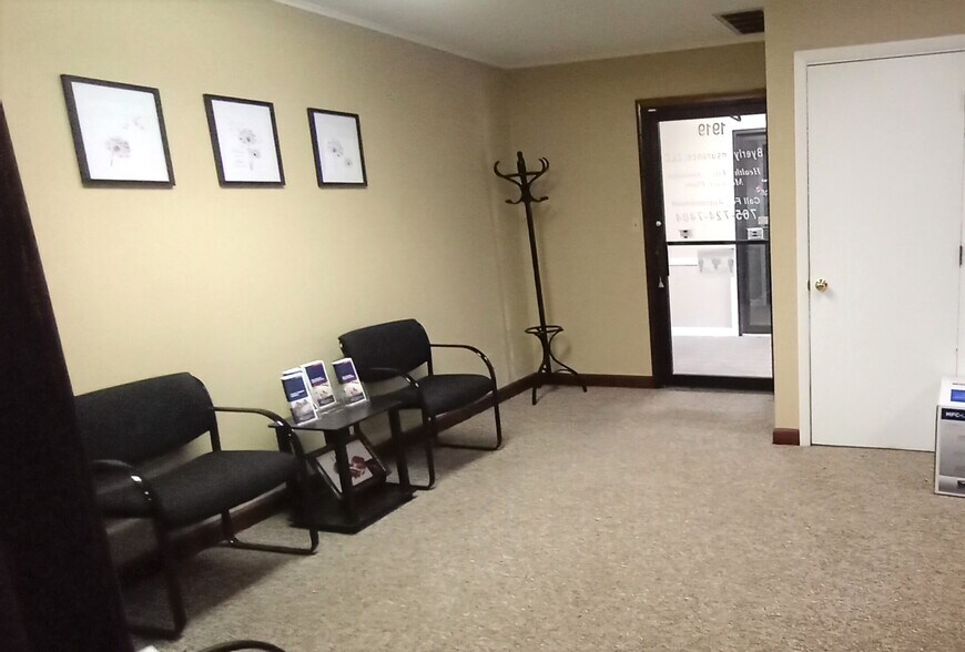 More Photos Of 1919 W Royale Dr, Muncie General Retail For Lease